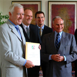Gründungsfoto der Rolf Dierichs-Stiftung